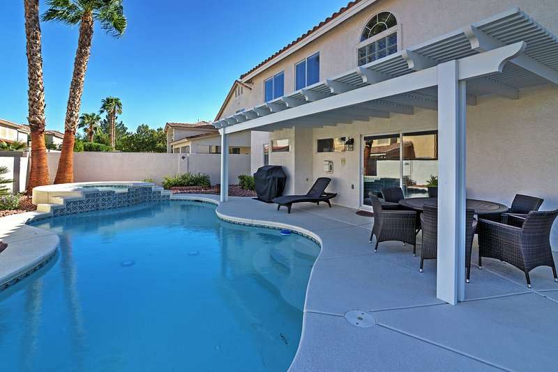 5BR Las Vegas House w/Private Heated Pool! Has Internet Access and ...