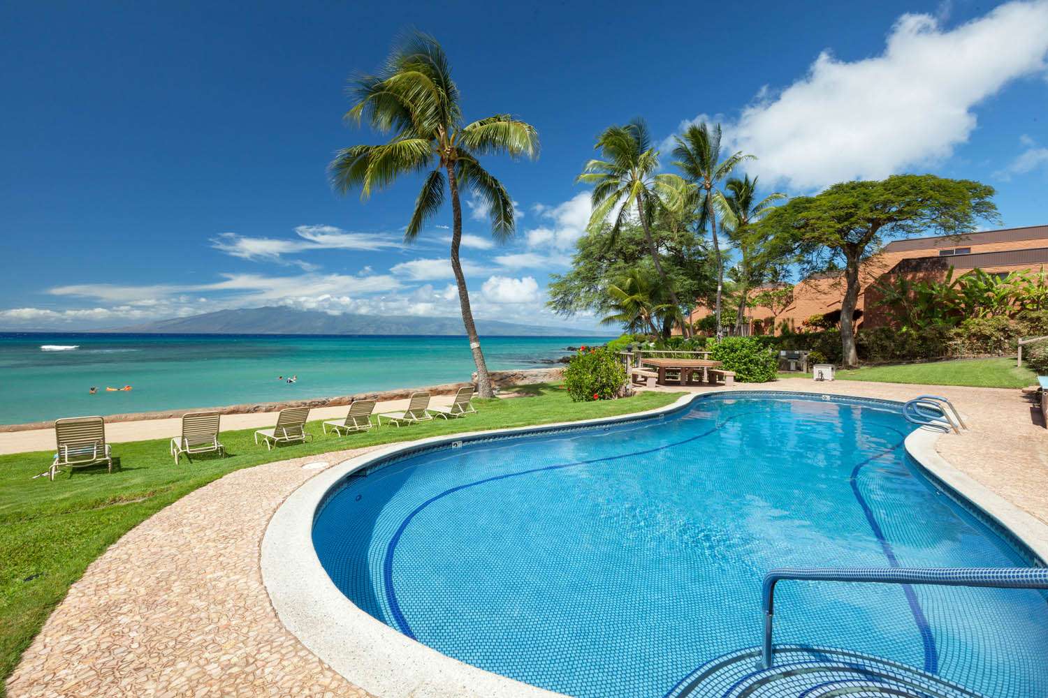 About the Oceanfront Maui Condo Vacation Rental in Lahaina