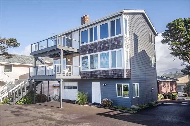 Above The Beach UPDATED 2020: 4 Bedroom House Rental in Lincoln City ...