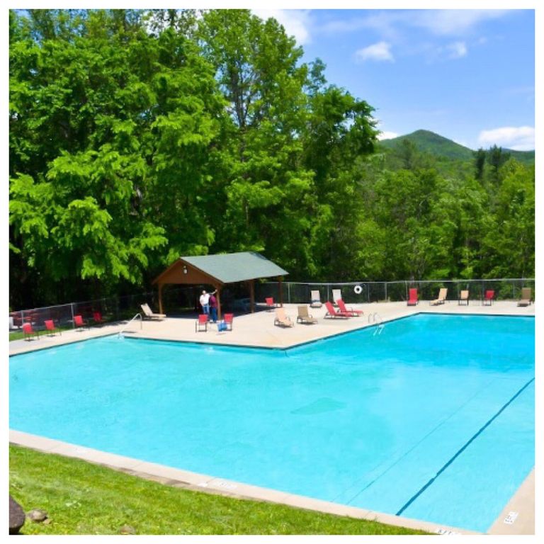 In Walnut Mountain gated community close to downtown w/ hot tub &  dog ...