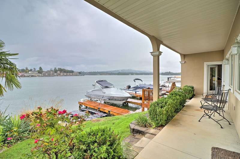 Lakefront Hot Springs Condo w/Boat Dock, Pool Has Mountain Views and Wi ...