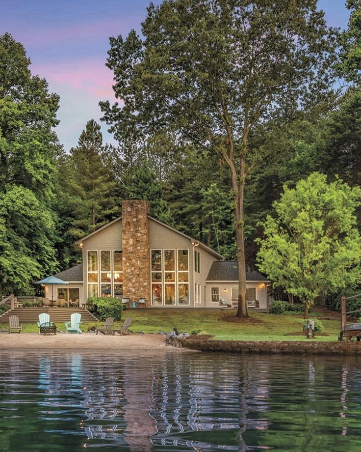 Luxurious Lake Norman vacation home w/expansive views // Listed by ...
