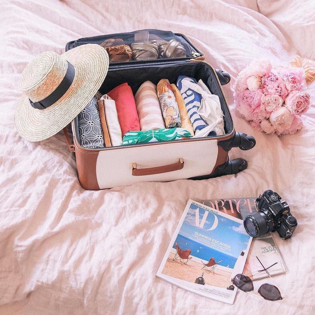 Packing for a beach vacation checklist. Arrange your travelling bag ...