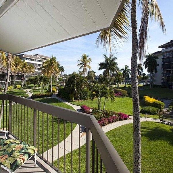 Paradise in Marco Island Water View and Beach Has Internet Access and ...