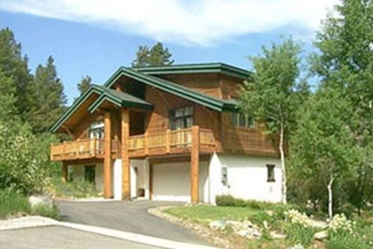 Renovated! West Vail Ski House in Vail