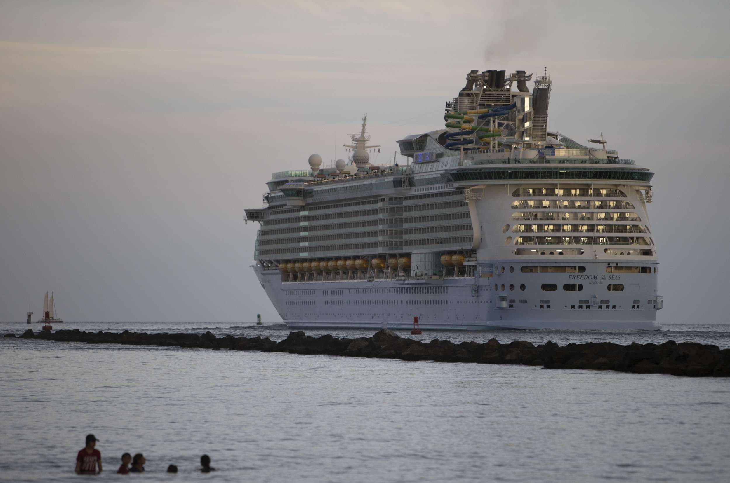 Unvaccinated Florida Passengers on Royal Caribbean Cruises ...