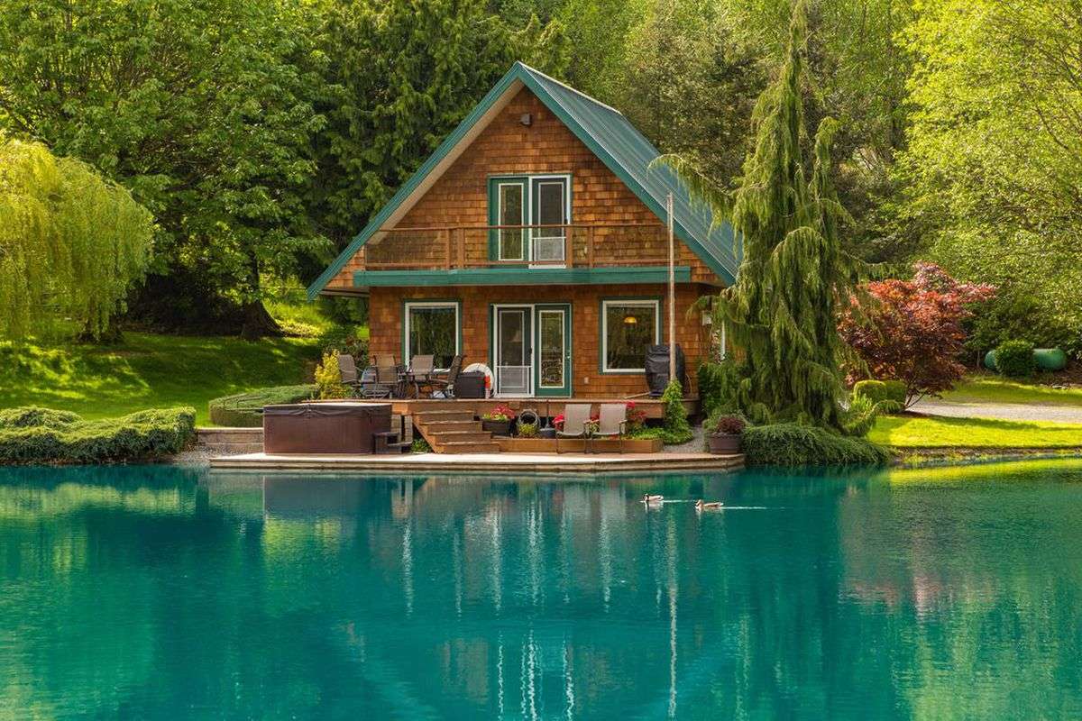 Vacation rentals: 7 serene lake houses to rent this summer ...