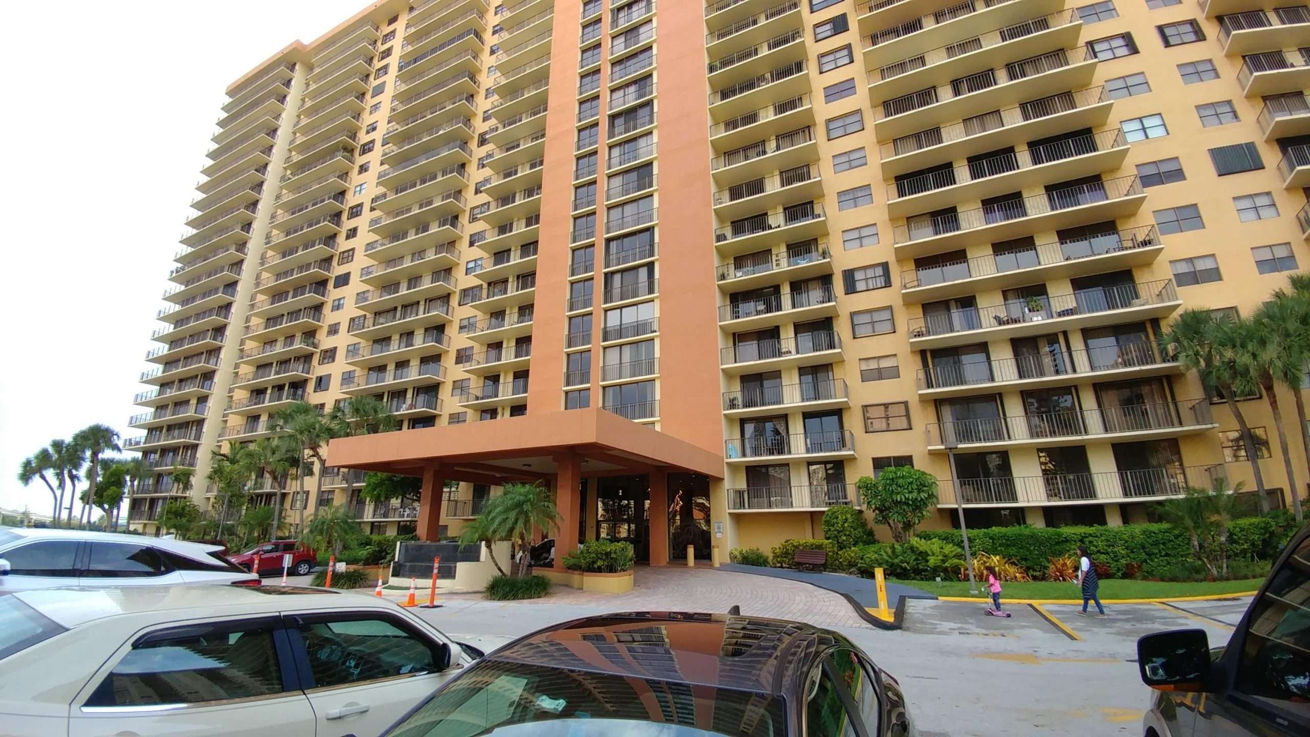 Winston Towers 700 Condos For Sale in Sunny Isles Beach ...